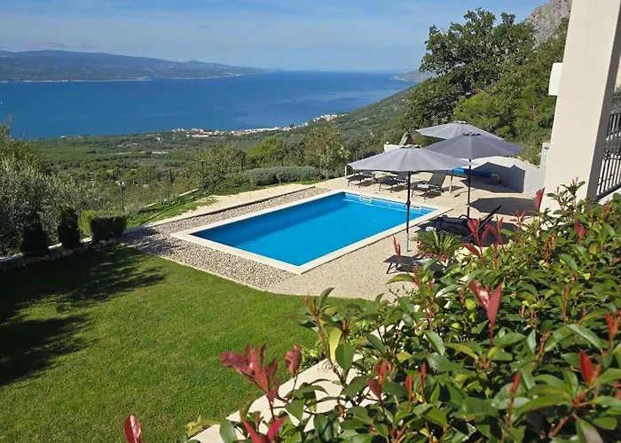 Alta Vista Villa Bast