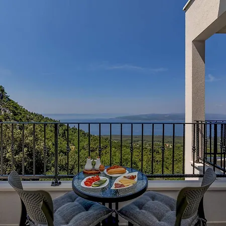 Alta Vista Villa *
